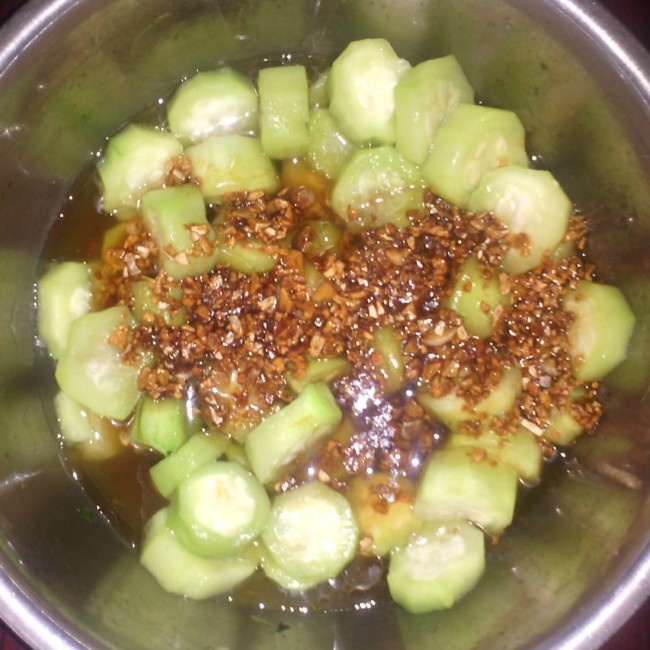 只需要五分钟就可以的美味蒜蓉蒸丝瓜
