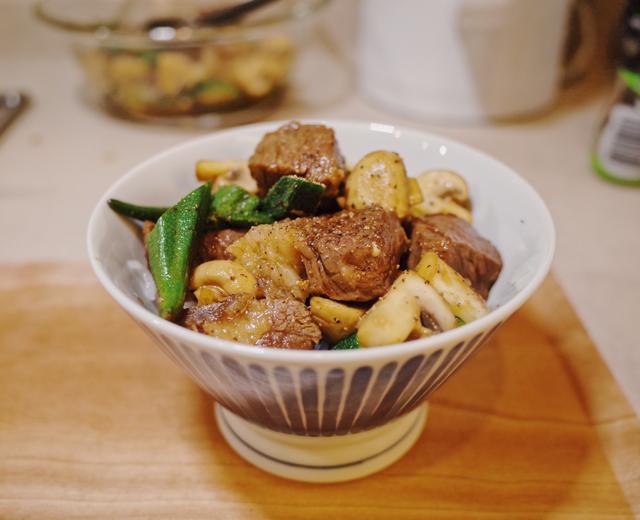 秋葵蘑菇炒牛肉的做法
