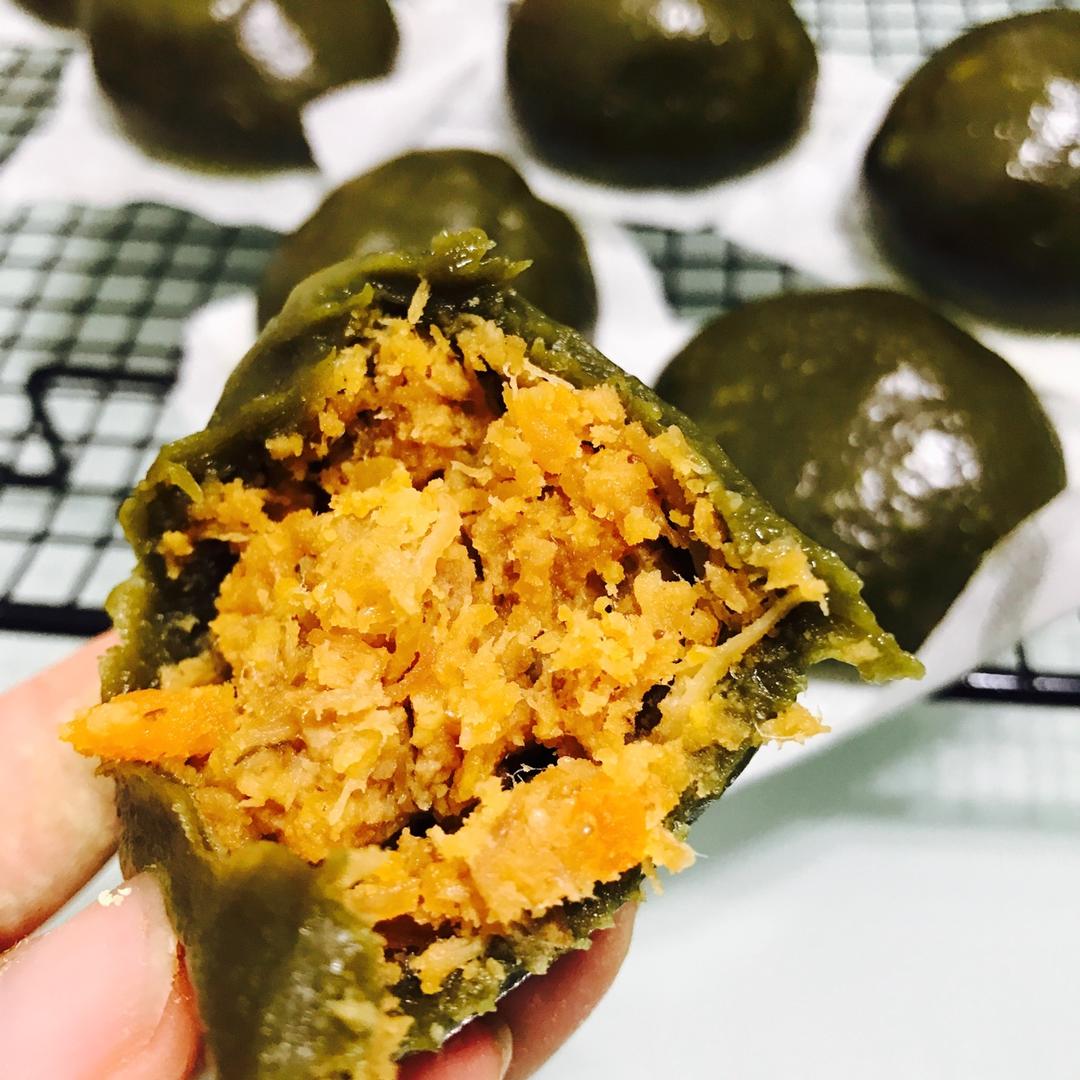 网红青团～～咸蛋黄肉松青团