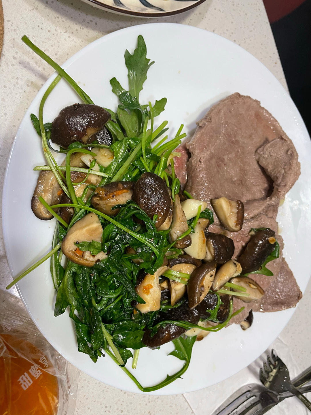 Friday Breeze 牛排芝麻菜沙拉