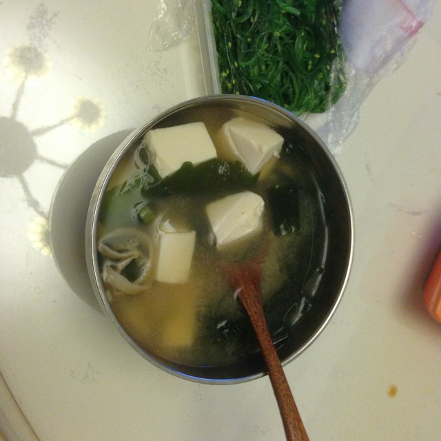 豆腐裙带菜味噌汤