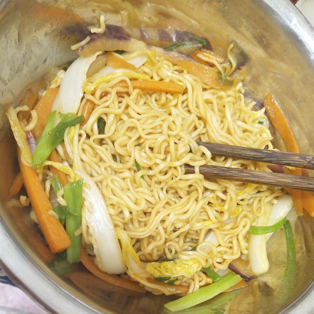 路边摊风味炒方便面
