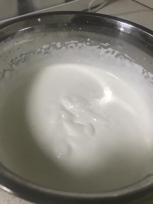 港风.奶茶慕斯 &海盐焦糖烤杏仁//超详细的分蛋海绵&英式奶酱（奶茶风味）的做法 步骤29