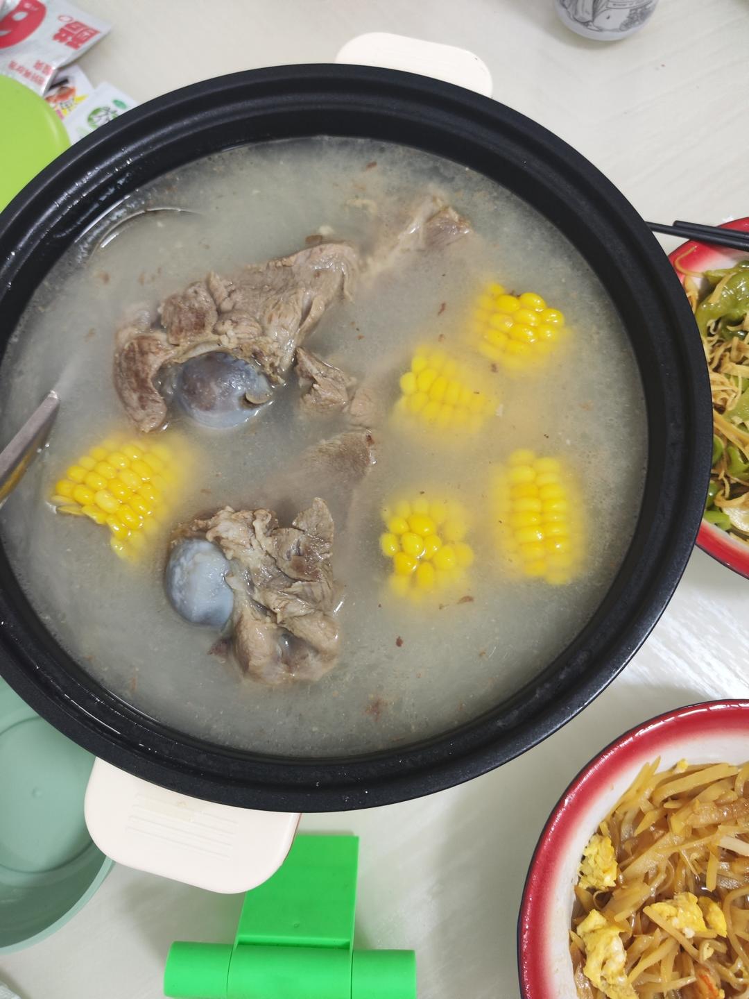 原汁原味大骨头汤！简单炖出奶白色！超有营养！