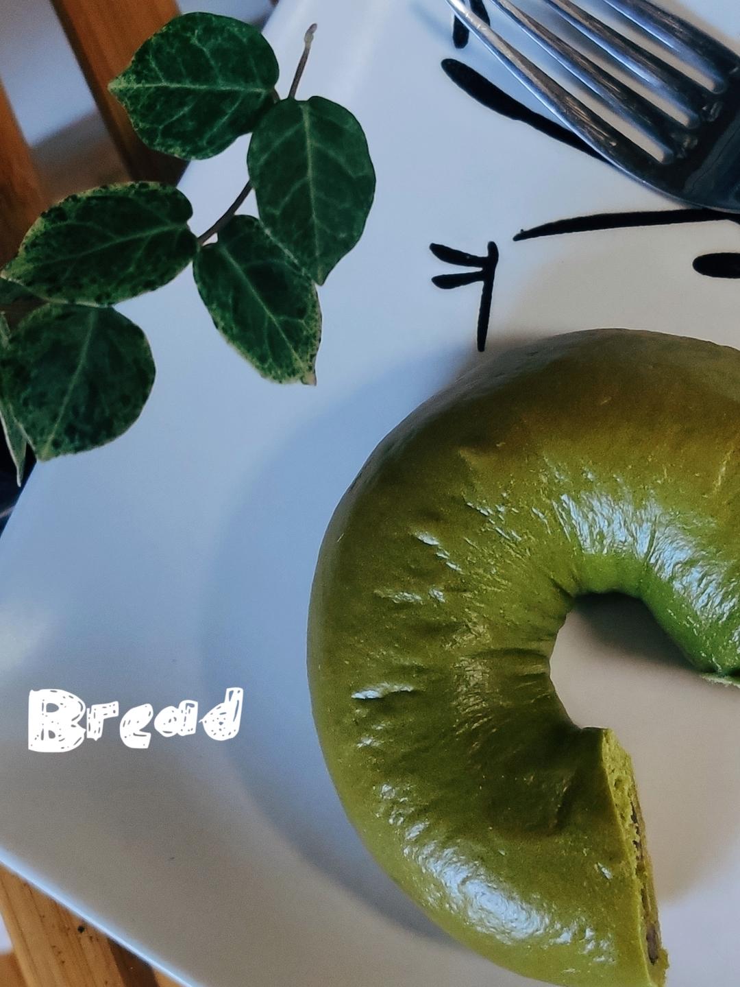 绿油油的抹茶红豆贝果