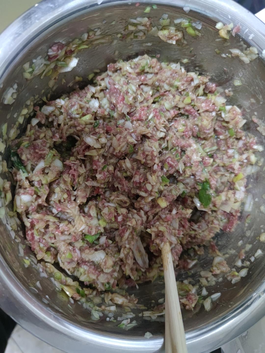 大葱牛肉饺子（附饺子馅制作详细步骤）