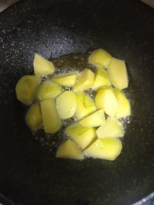 家常炒茄子土豆的做法 步骤2