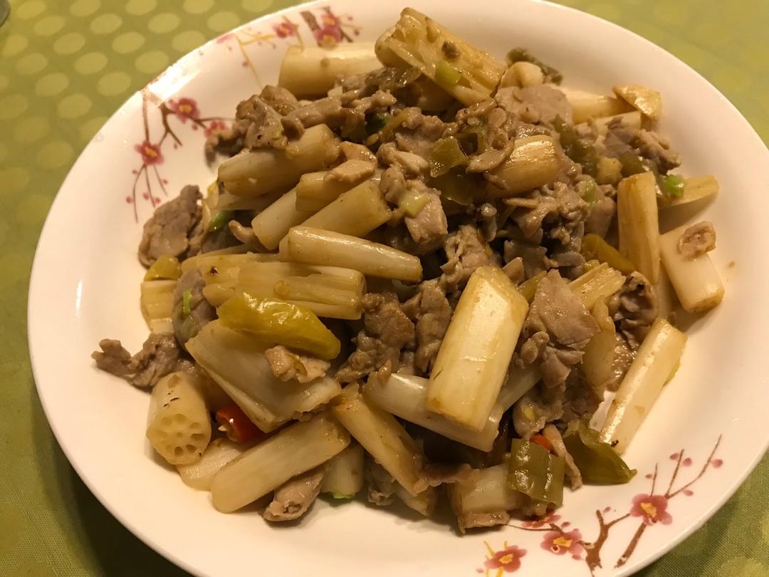 简单好做的泡椒藕带炒猪颈肉