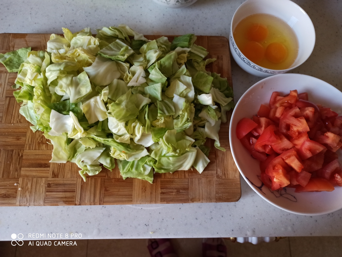 西红柿鸡蛋圆白菜的做法 步骤1