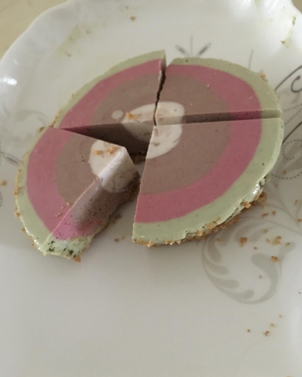 彩虹慕斯蛋糕