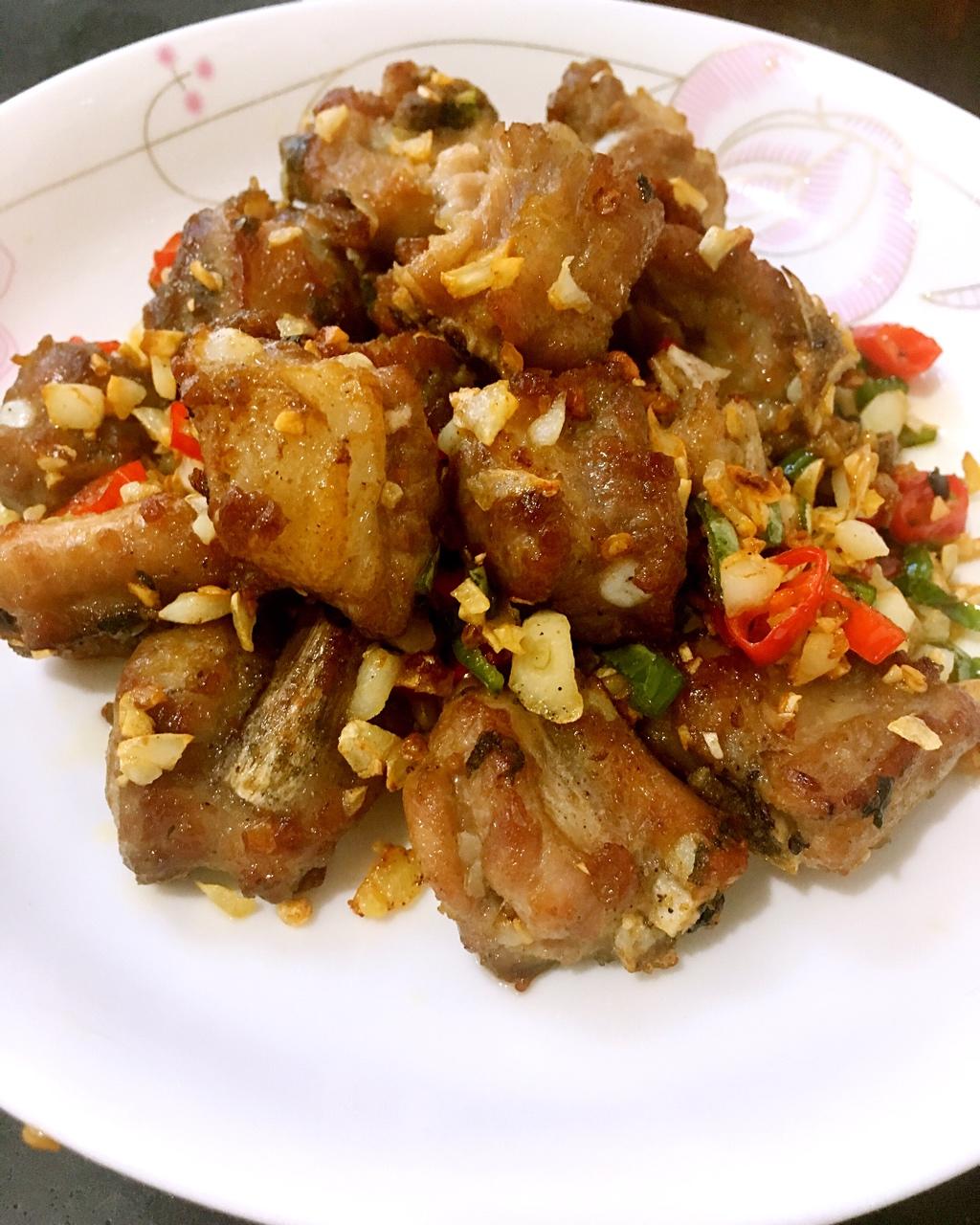 蒜香排骨 Garlic Pork Ribs