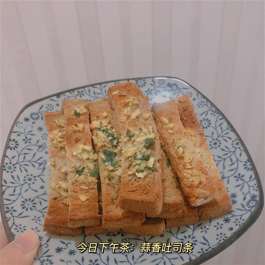 🔥香香哒‼️不用黄油的低卡芝士蒜香吐司条‼️