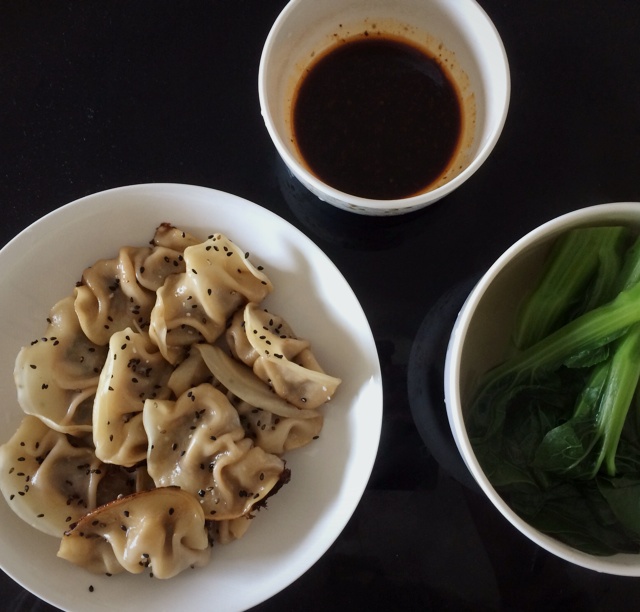 速冻水饺吃腻了吗~变锅贴吧(๑´ڡ`๑)