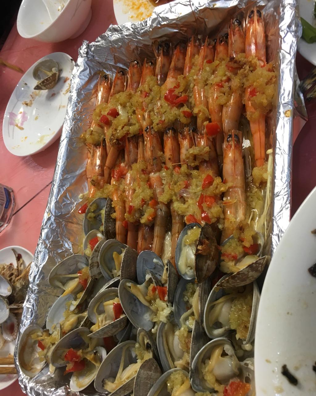 蒜蓉金针菇烤花蛤虾