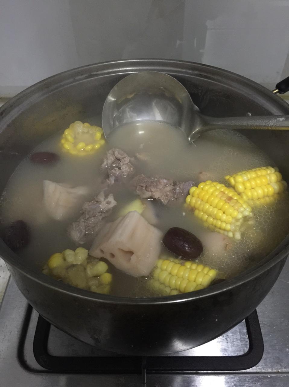 排骨玉米莲藕汤