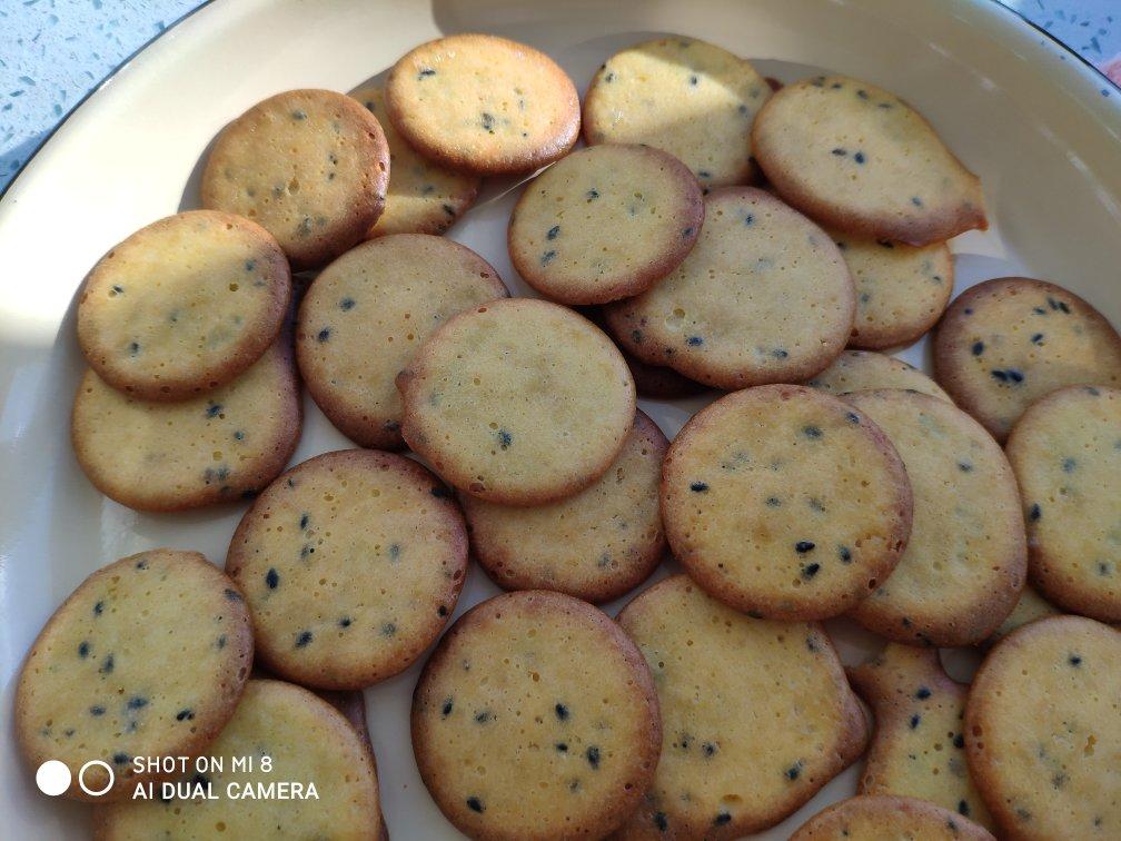 牛奶鸡蛋黑芝麻薄脆小饼干