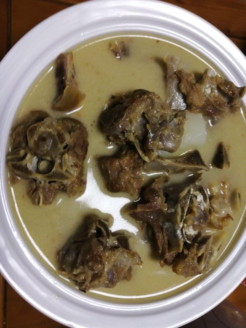 新鲜羊蝎子炖萝卜汤