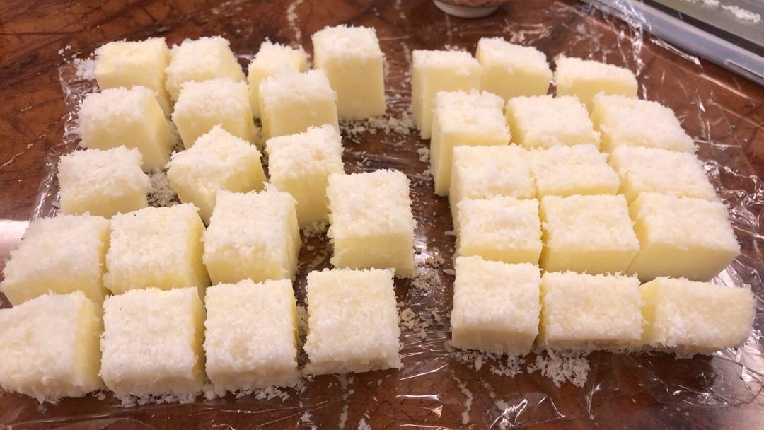 完胜85度C牛奶椰丝小方