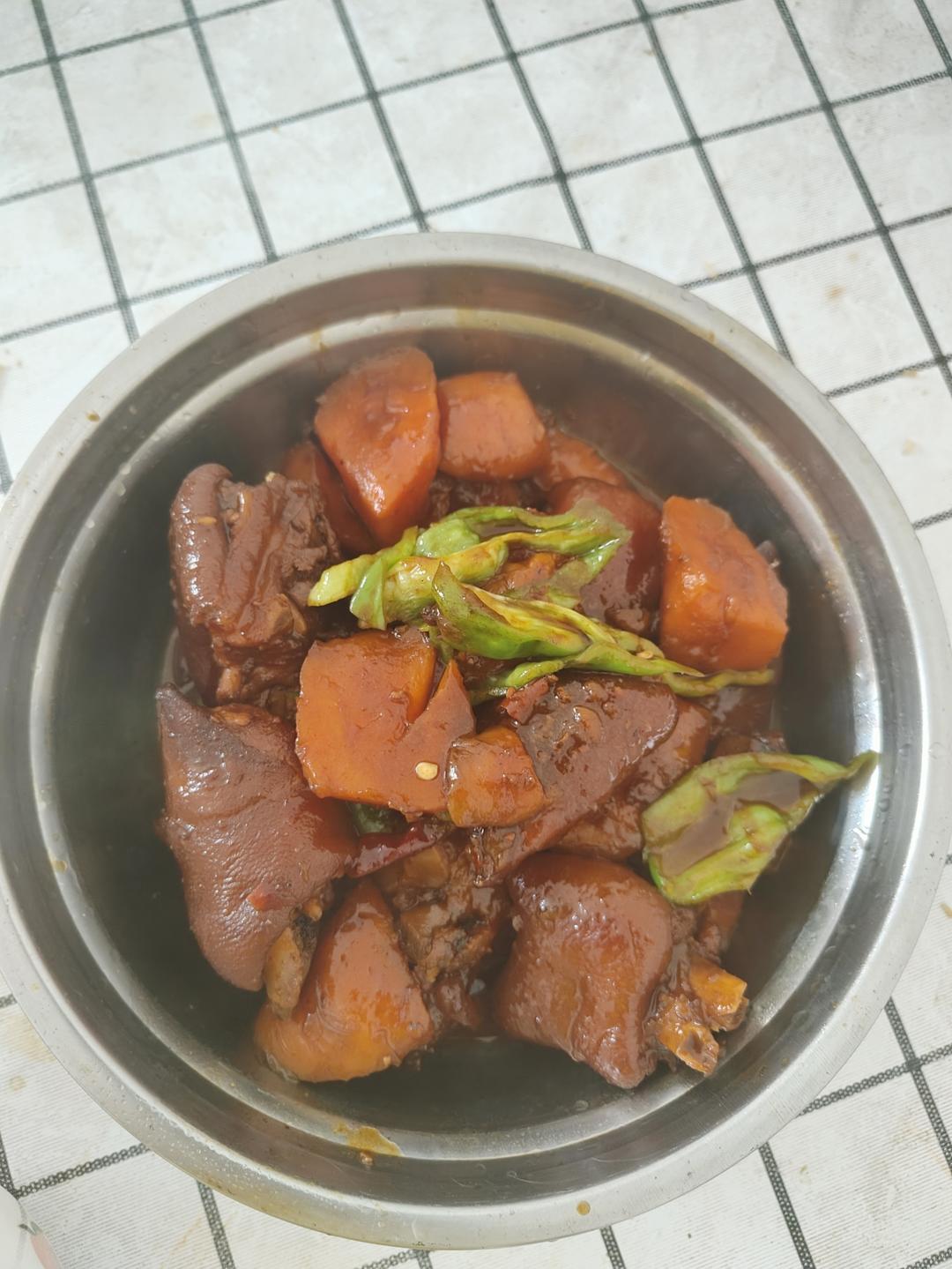 美味的家常菜：红烧猪蹄