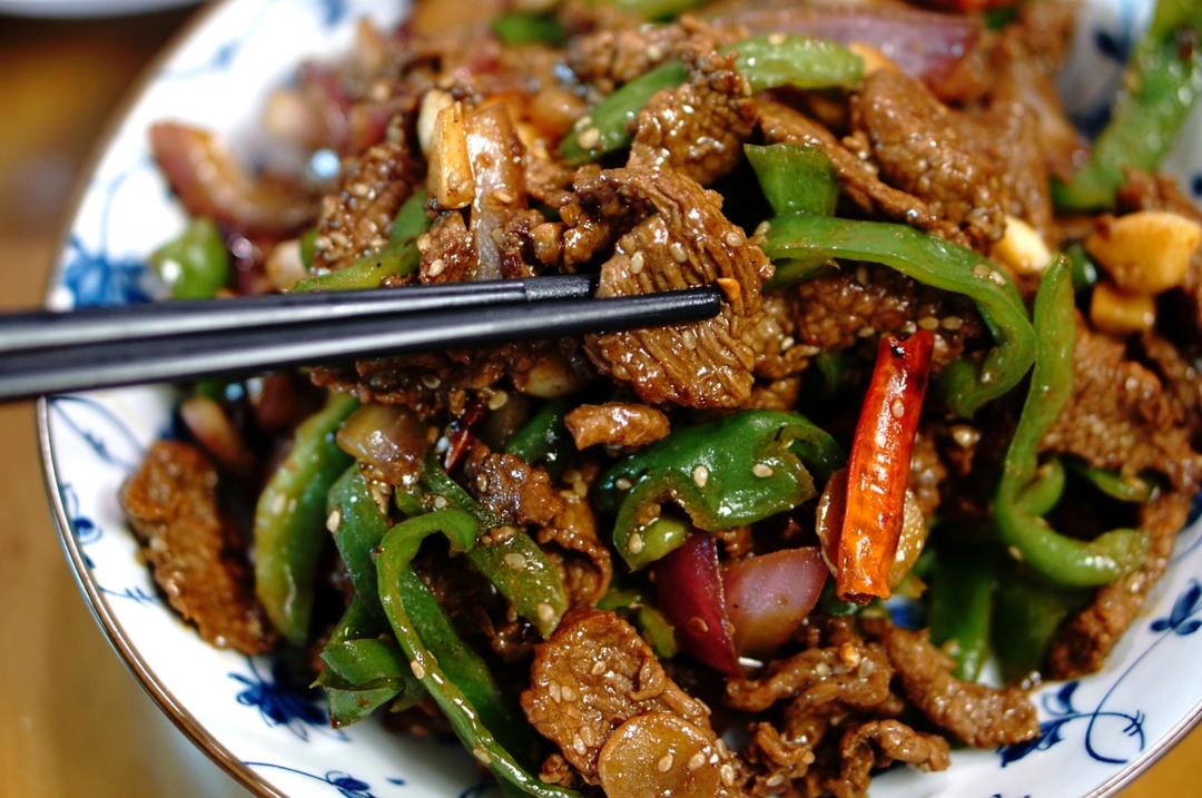 【小高姐】青椒牛肉 如何炒出嫩滑的牛肉