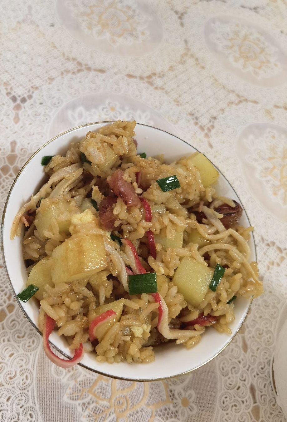 香到喊妈的销魂土豆香肠炒饭～