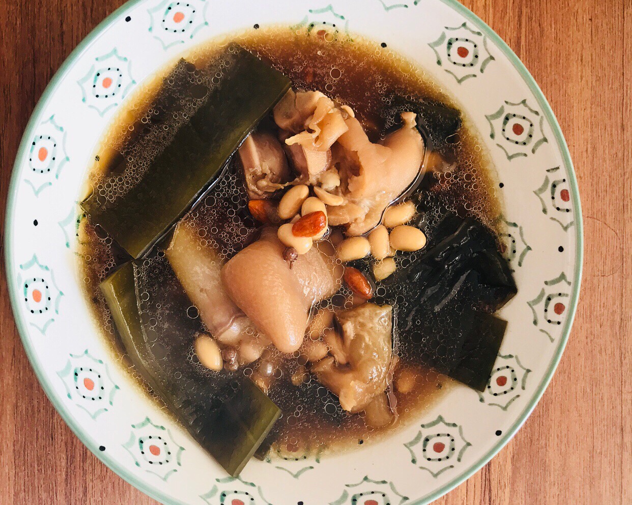 猪蹄海带黄豆汤（巨好喝）的做法
