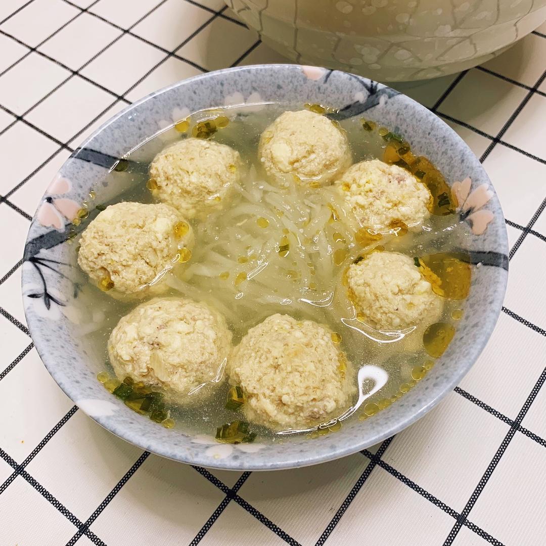 【10分钟系列】白萝卜豆腐圆子汤