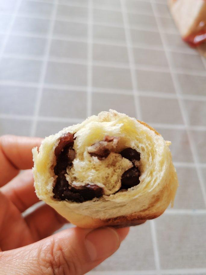 咸蛋黄肉松面包
