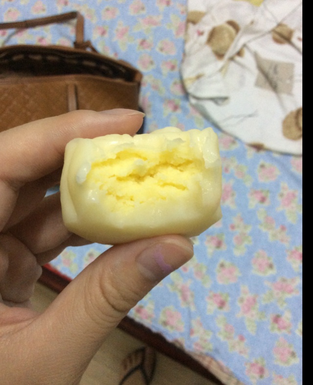 椰香芝士奶黄冰皮月饼
