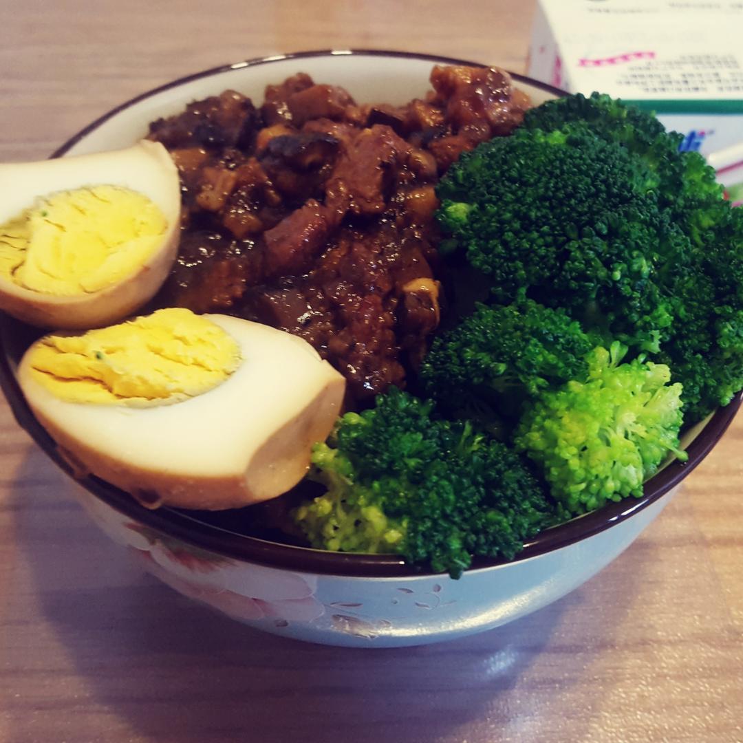洋葱酥卤肉饭