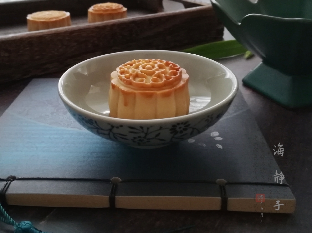 广式经典——白莲蓉蛋黄月饼的做法