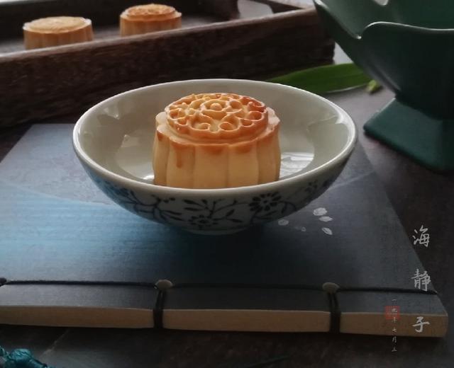 广式经典——白莲蓉蛋黄月饼