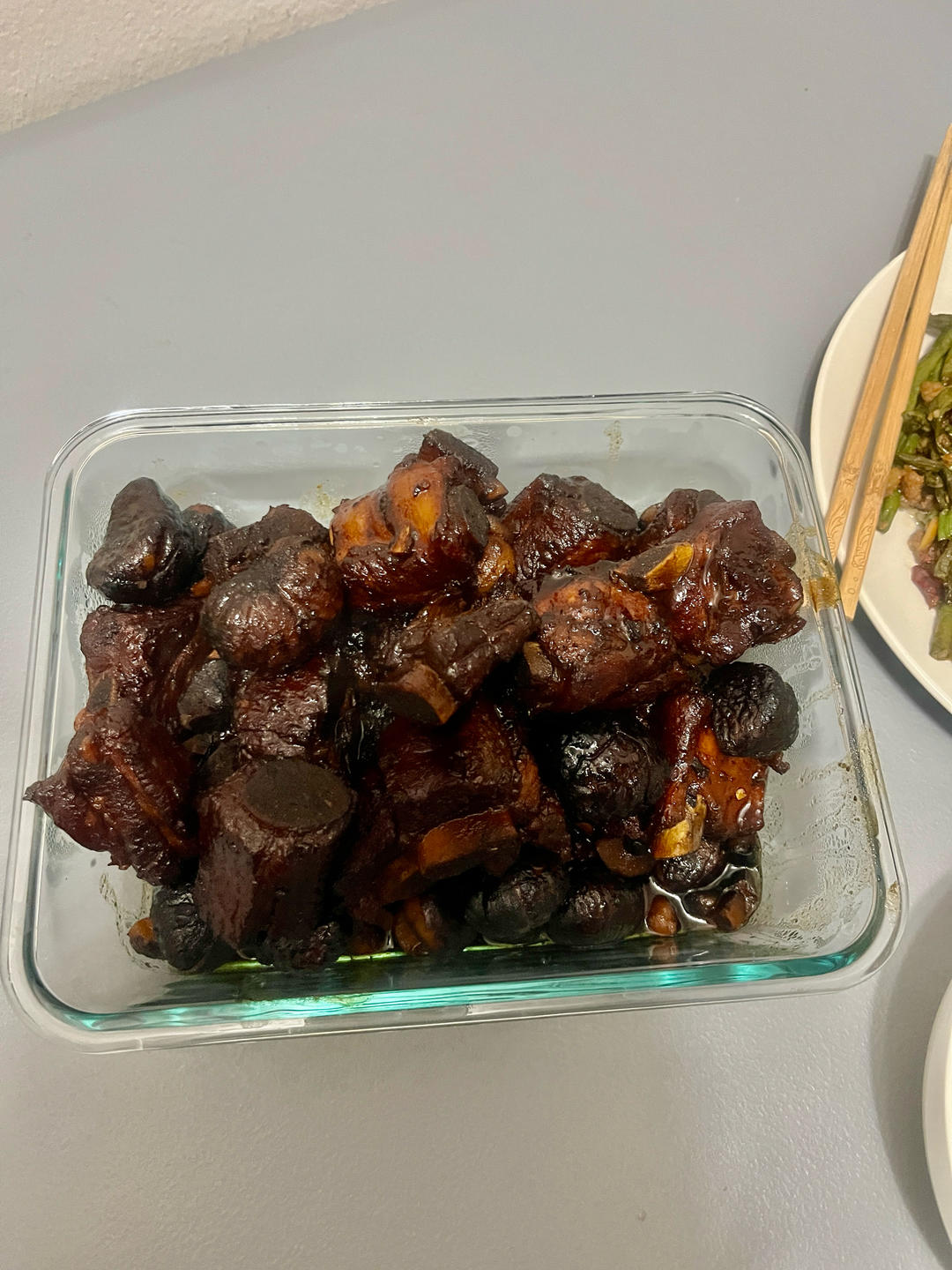 秋日里金灿灿的板栗焖排骨