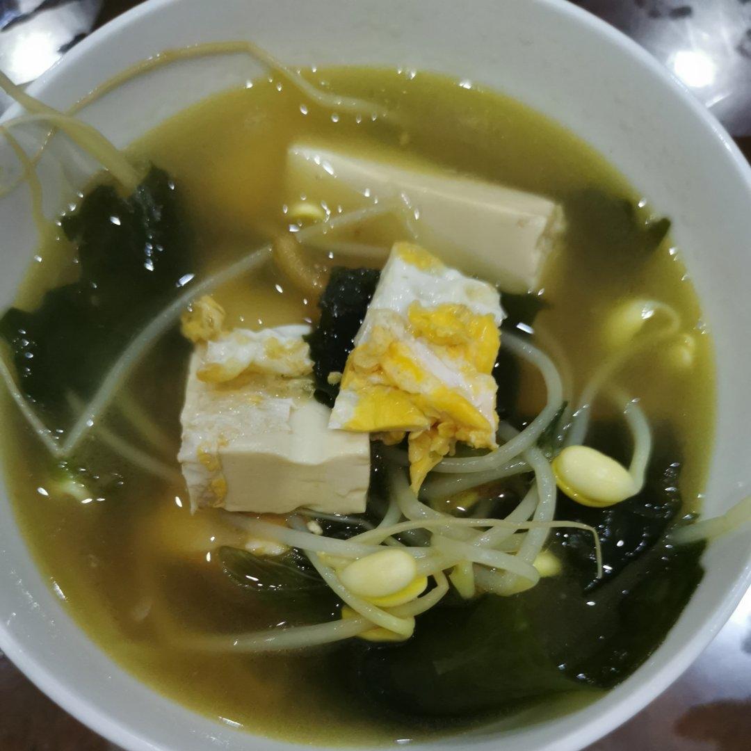 裙带菜 嫩豆腐汤|太鲜美啦～