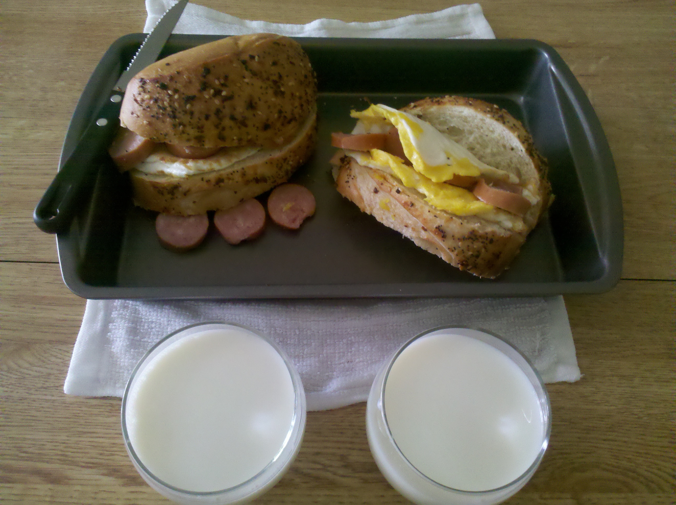 煎蛋火腿全麦三明治