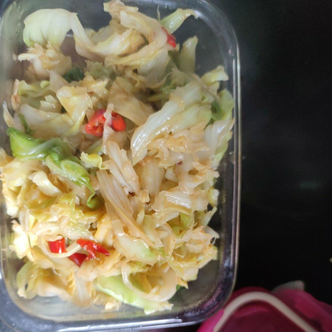 3步搞定巨下饭的手撕包菜，酸奶可口，汤汁都想拌饭