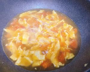 🍅番茄蛋皮菇菇汤的做法 步骤3