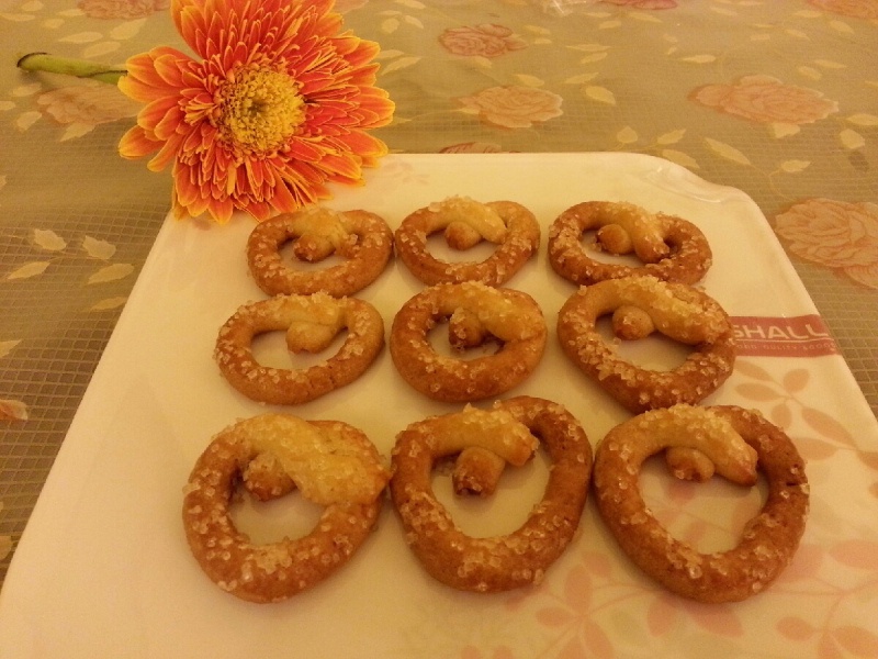 瓶子131做的德国结饼干