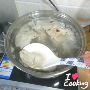 婆婆'家常砂锅炖清汤排骨的做法 步骤3