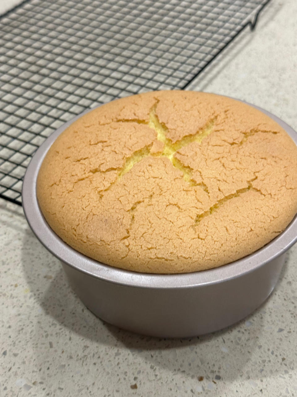 6寸基础版戚风蛋糕胚（附上我做的黄金果生日蛋糕）