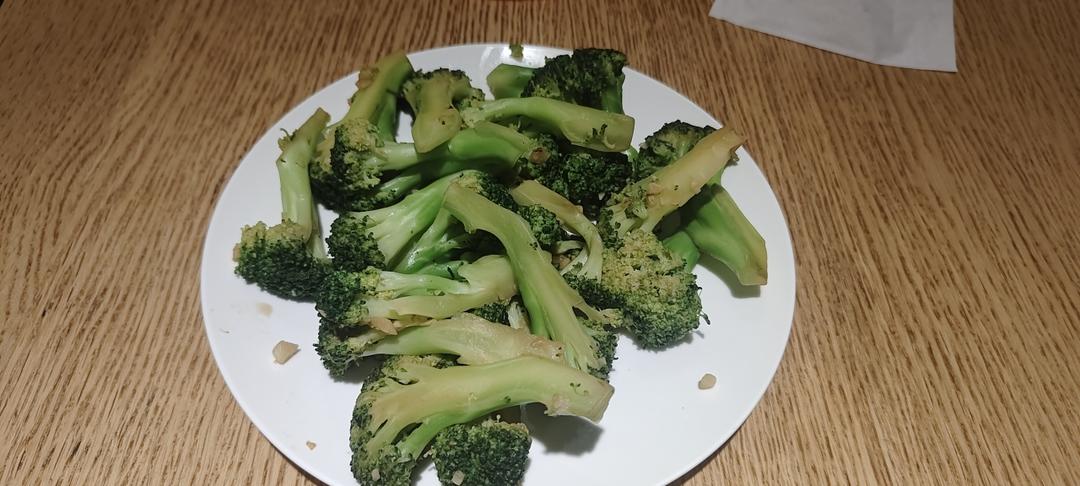 清炒西蓝花，口味清淡，营养价值高