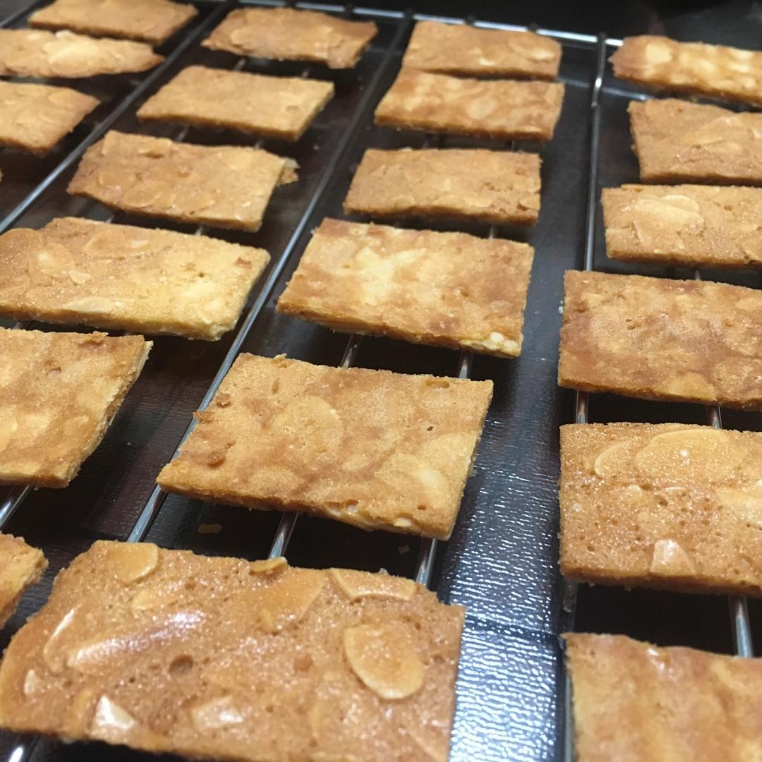 杏仁薄脆饼干
