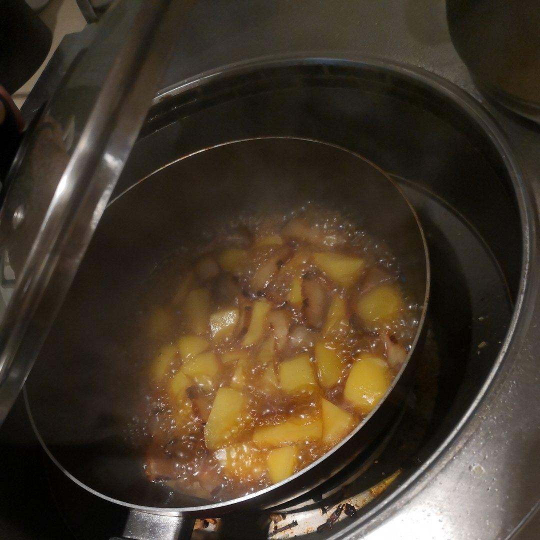 腊肉焖土豆