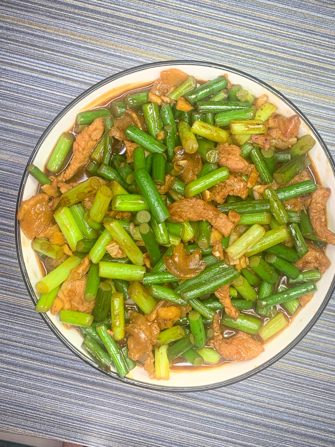 简单易做的下饭菜－蒜苔炒肉