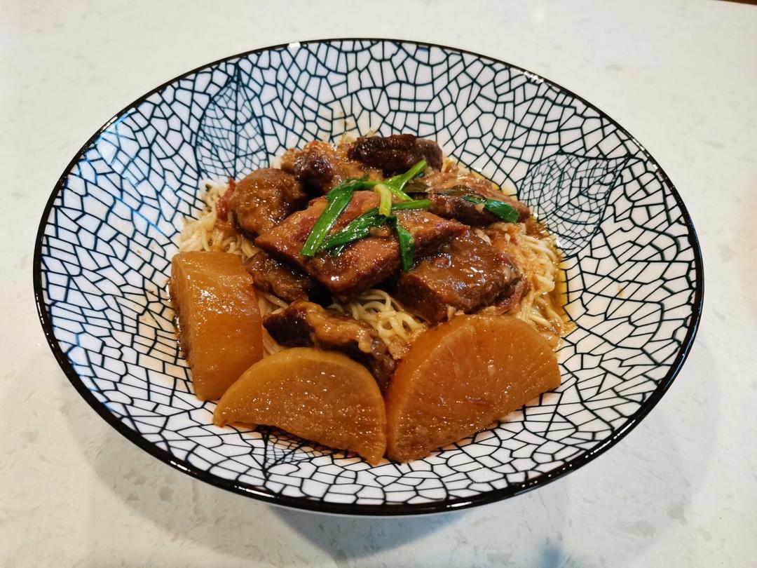 港式柱侯萝卜炆牛腩煲