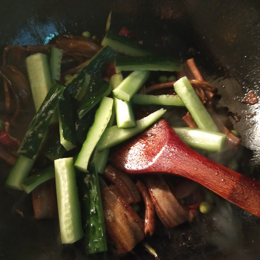爆炒鳝鱼黄瓜豌豆的做法 步骤7