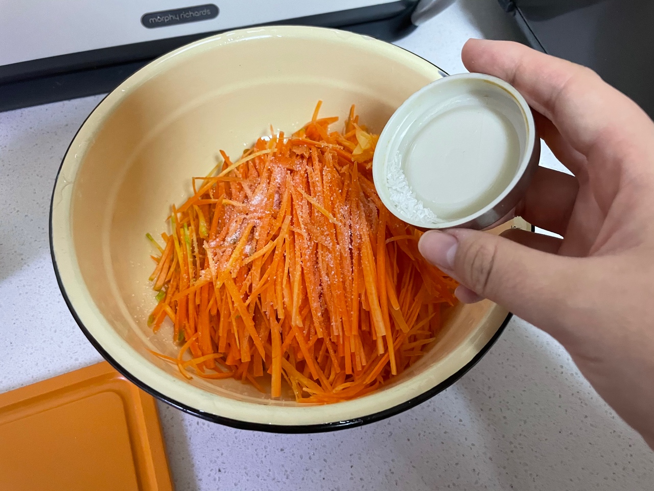 【凉菜】凉拌胡萝卜—营养王者（不吃胡萝卜星人也爱吃哦）的做法 步骤4