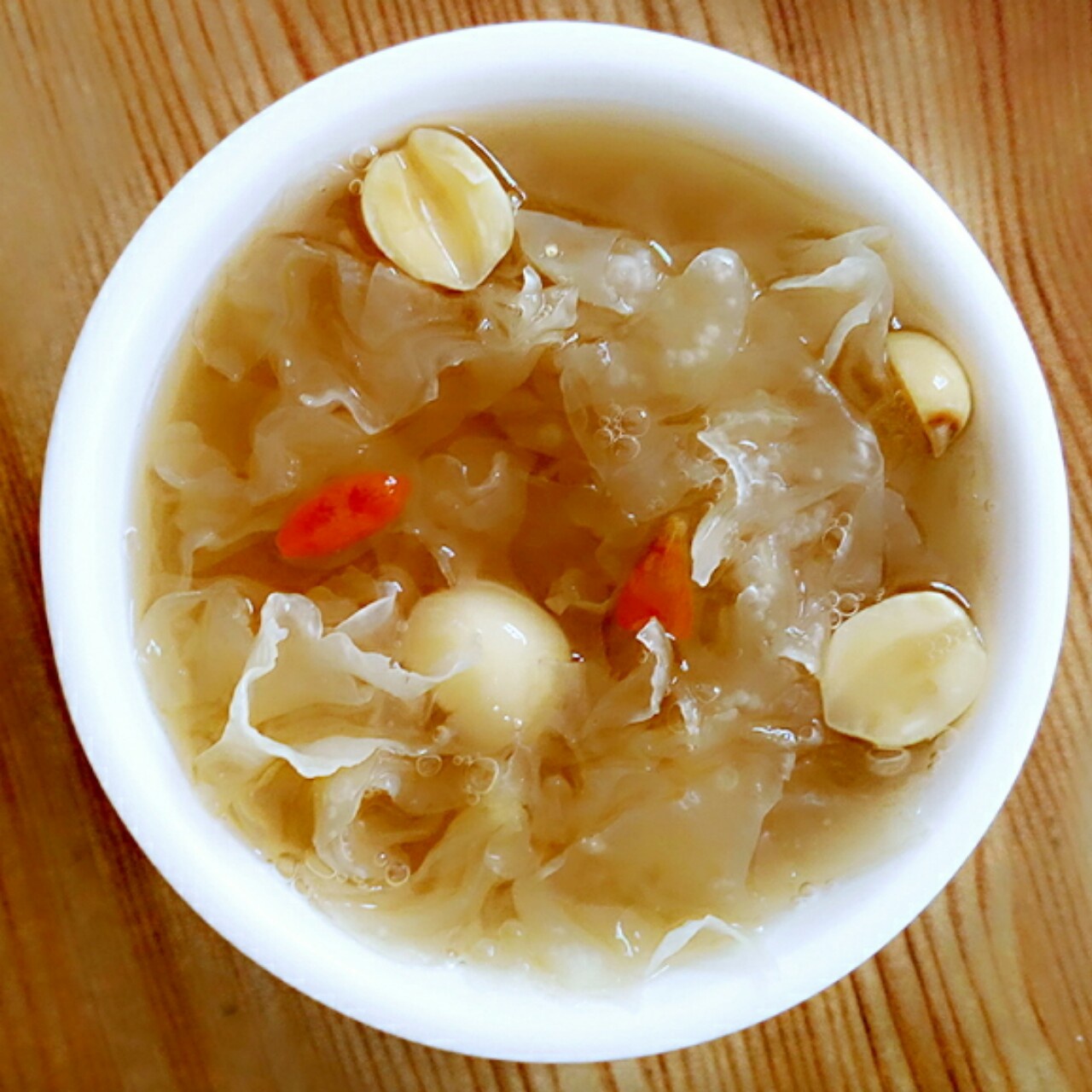红枣银耳莲子羹