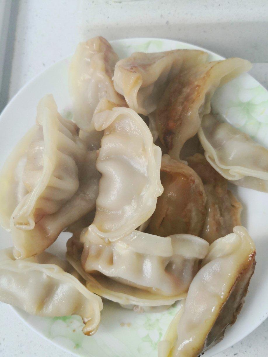速冻水饺吃腻了吗~变锅贴吧(๑´ڡ`๑)