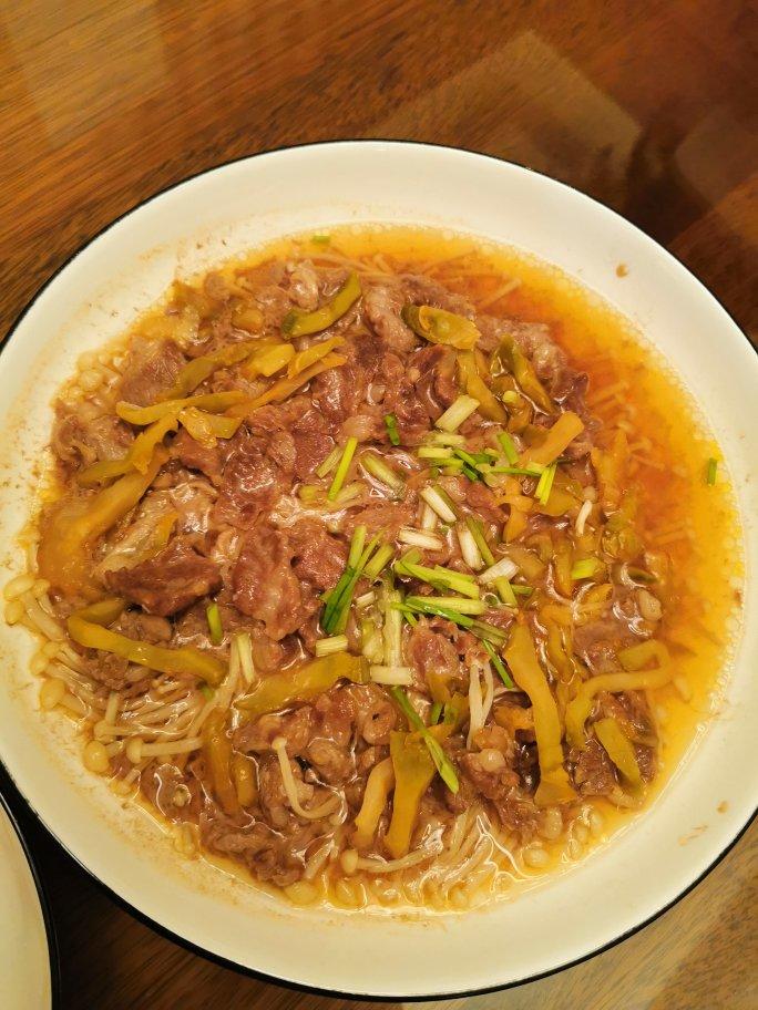 低脂健康吃腻了油炒那我们就换蒸的简单快手的金针菇蒸牛肉你值得拥有